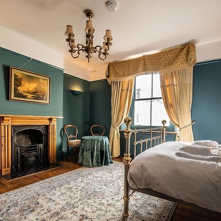 Blue Bliss - Sumptuous, Period Apartment Chagford Bagian luar foto