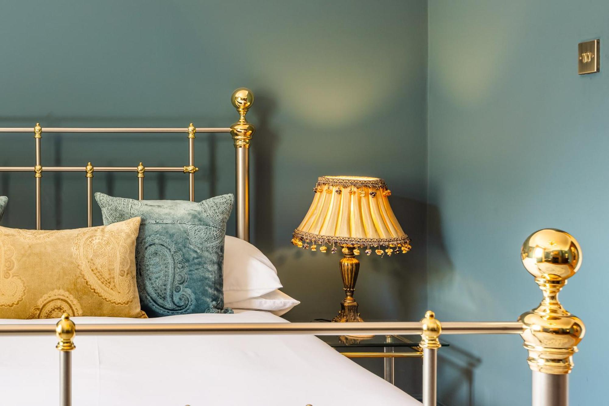 Blue Bliss - Sumptuous, Period Apartment Chagford Bagian luar foto