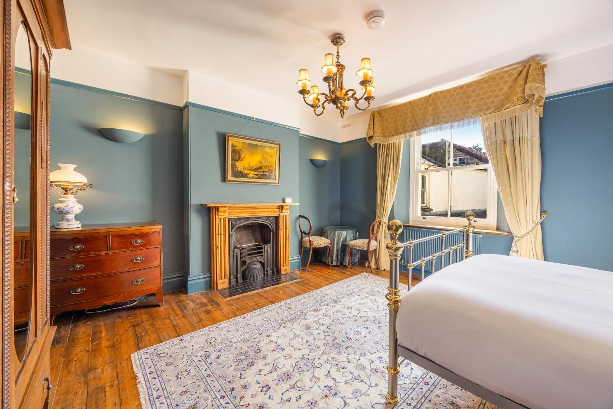 Blue Bliss - Sumptuous, Period Apartment Chagford Bagian luar foto