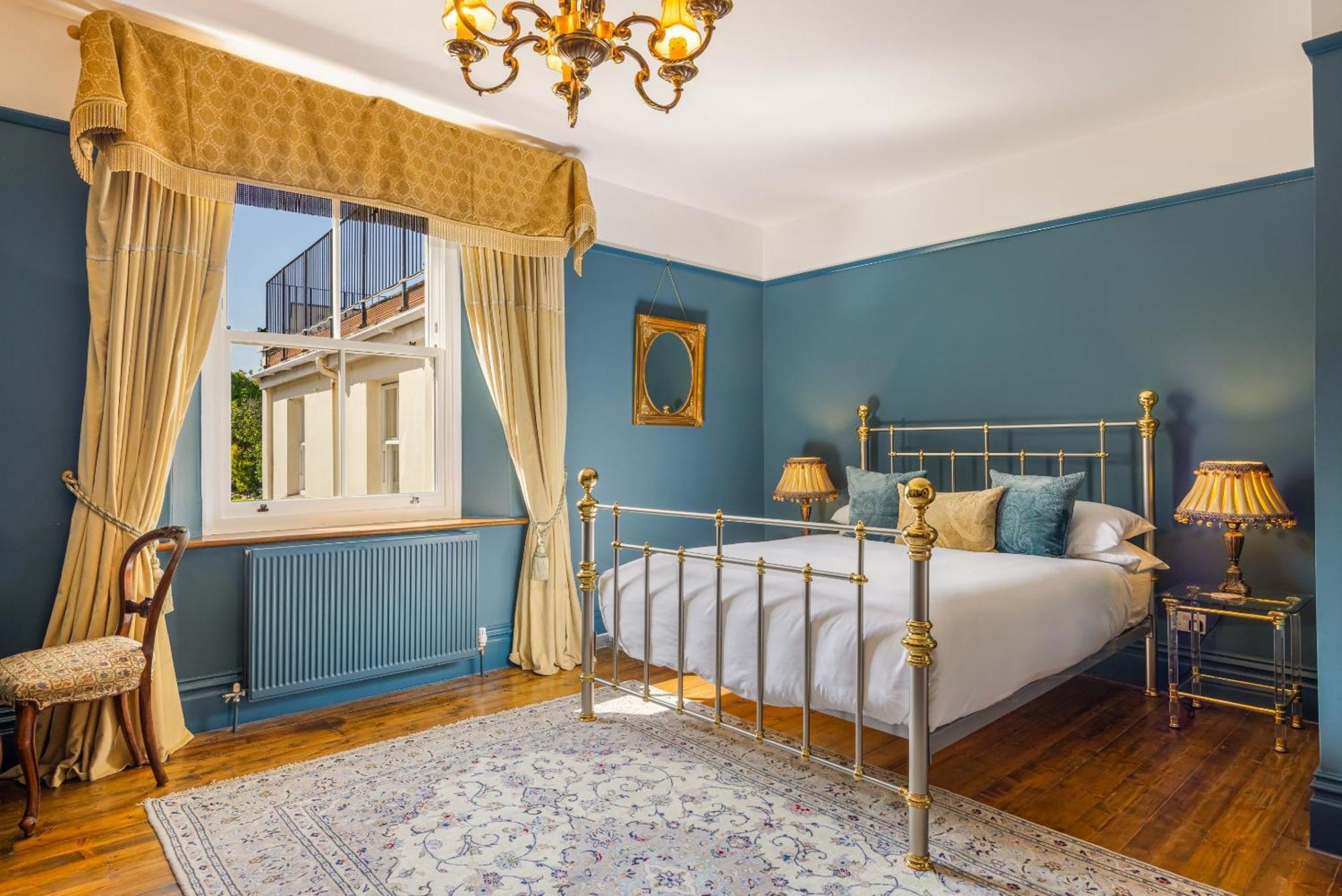 Blue Bliss - Sumptuous, Period Apartment Chagford Bagian luar foto