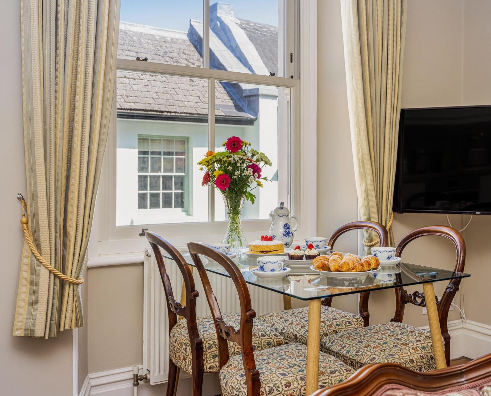 Blue Bliss - Sumptuous, Period Apartment Chagford Bagian luar foto