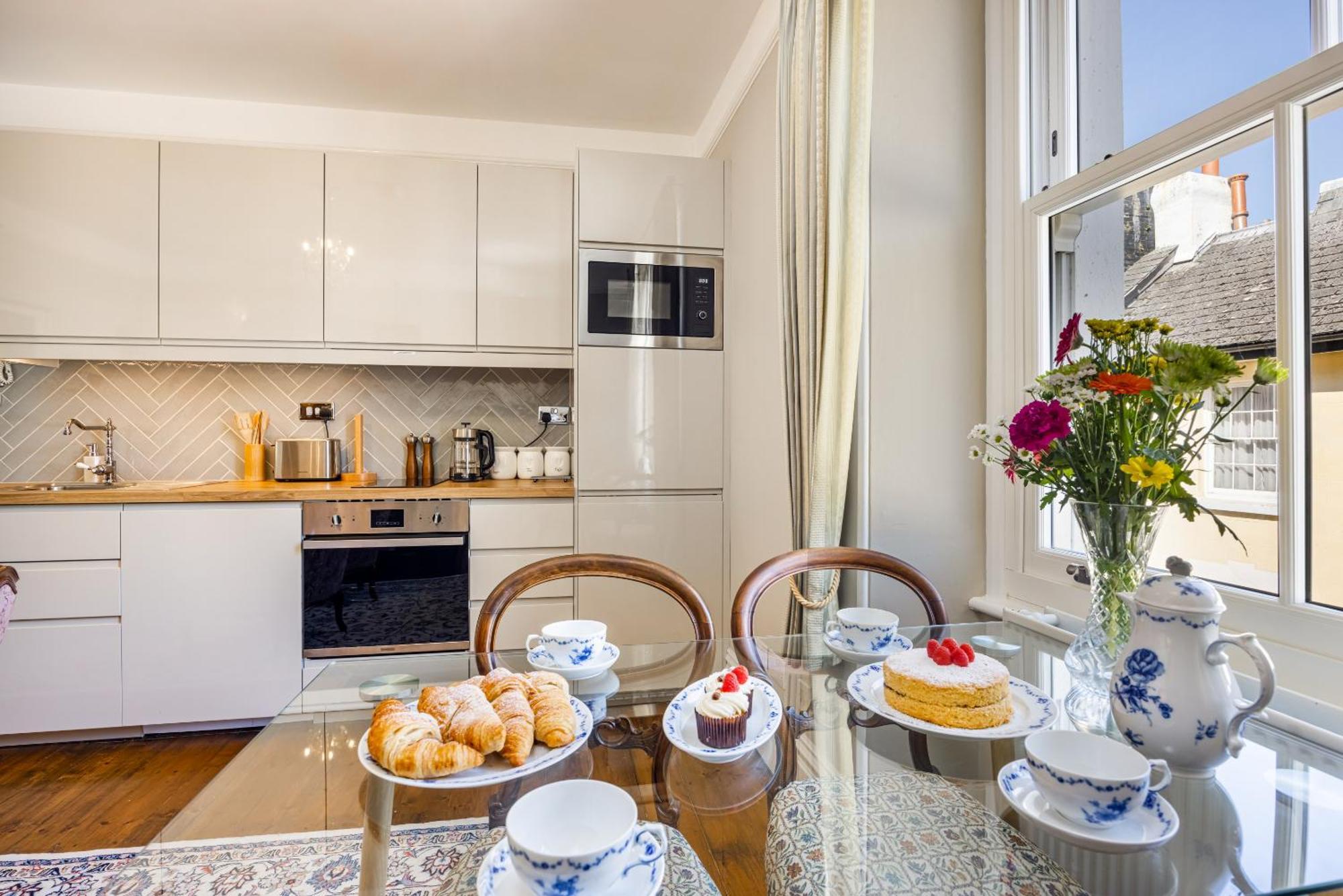 Blue Bliss - Sumptuous, Period Apartment Chagford Bagian luar foto