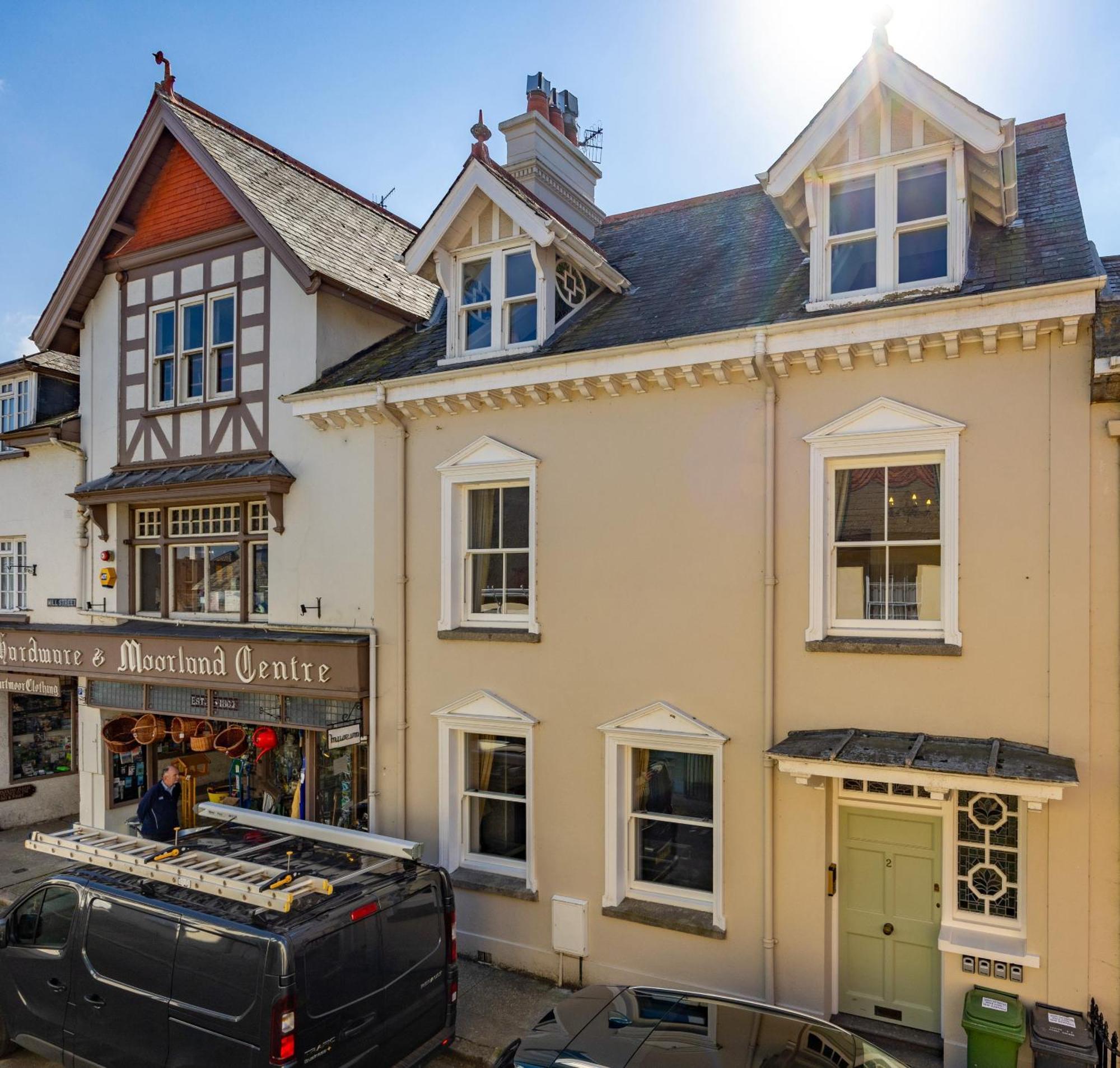 Blue Bliss - Sumptuous, Period Apartment Chagford Bagian luar foto
