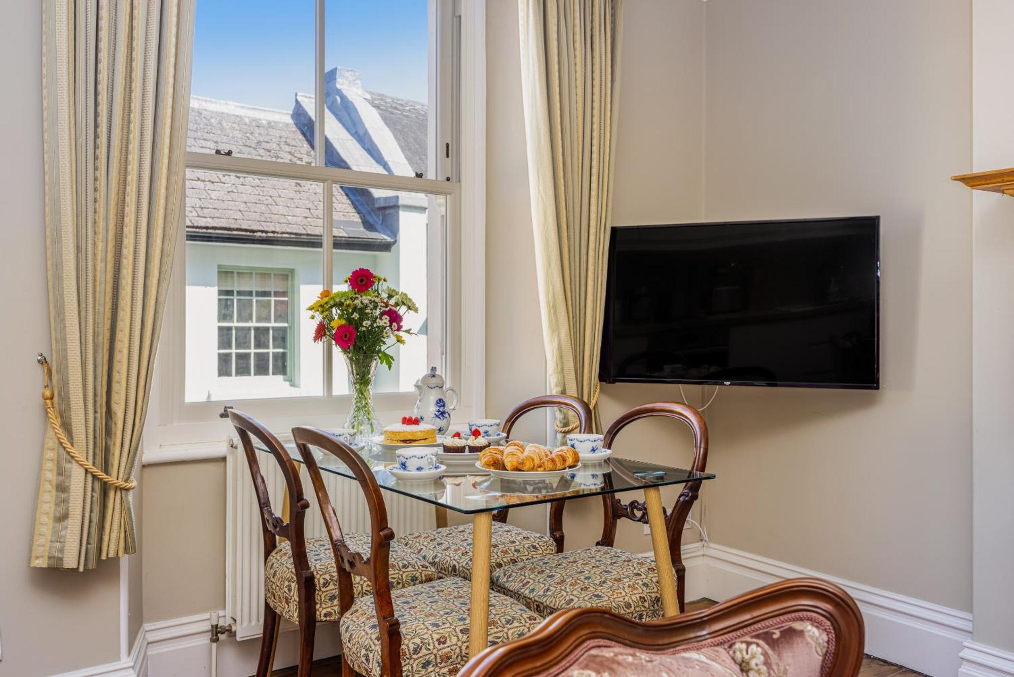 Blue Bliss - Sumptuous, Period Apartment Chagford Bagian luar foto