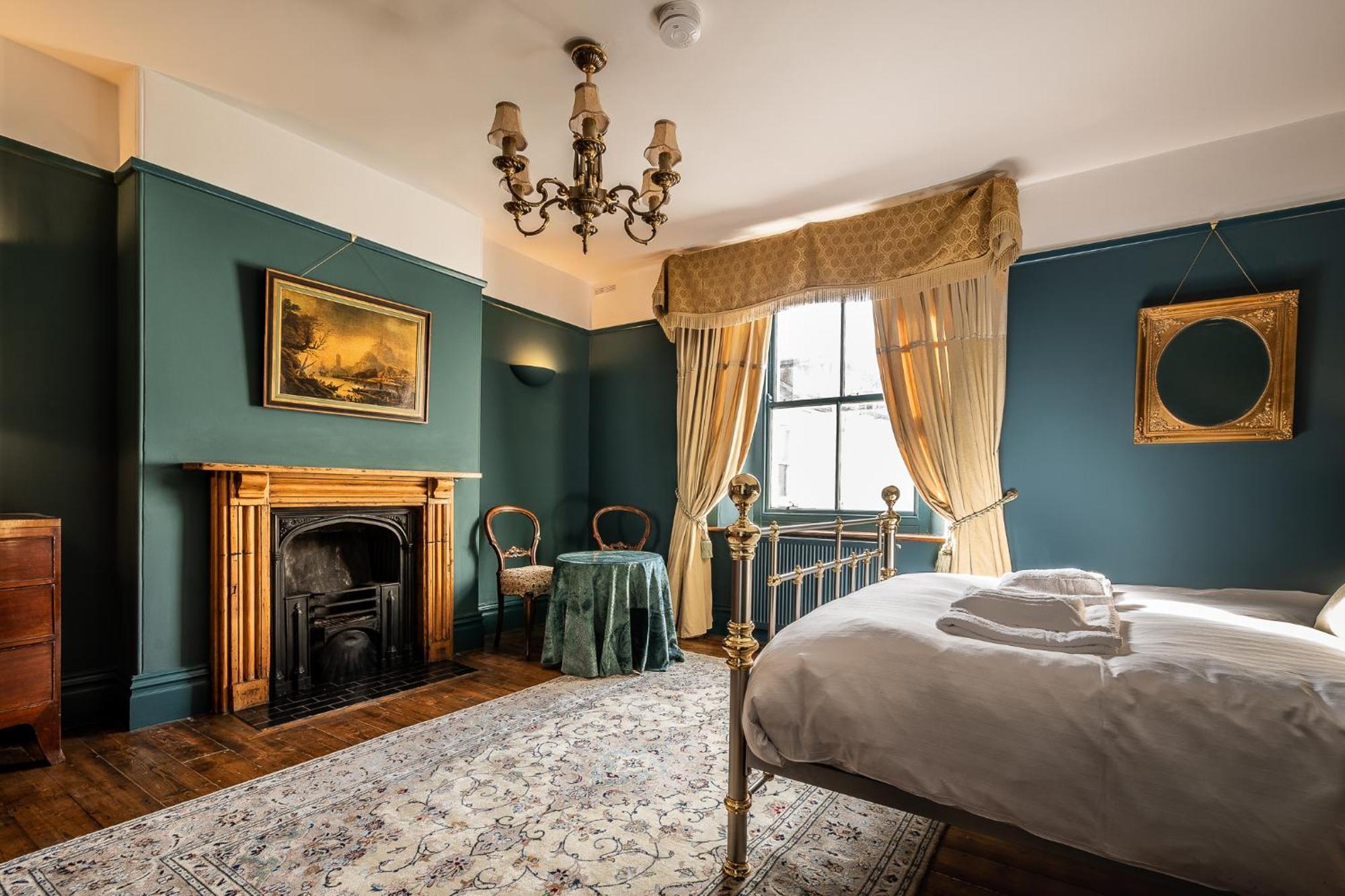 Blue Bliss - Sumptuous, Period Apartment Chagford Bagian luar foto